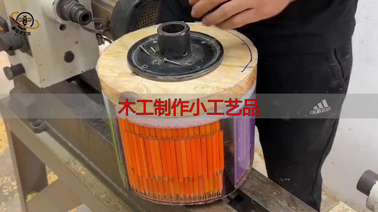 小伙用烂木头手工打造精美花瓶,木工制作小工艺品送老丈人(图3) 木工制作小工艺品_手工木工花瓶制作过程_纯手工木工工艺品制作教程